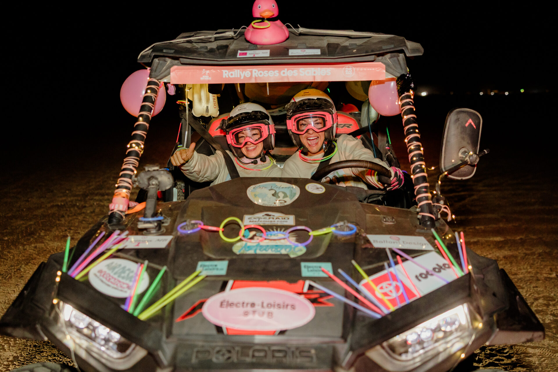 C&rsquo;est quoi le Rallye Roses des Sables, le défi automobile qui attire des centaines de femmes ?